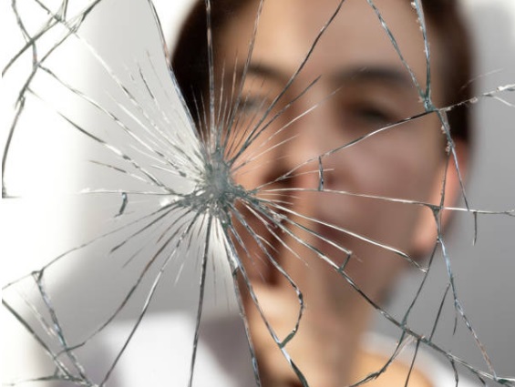 25 Novembre: la giornata mondiale contro la violenza contro le donne donne 2 stop alla violenza contro le donne