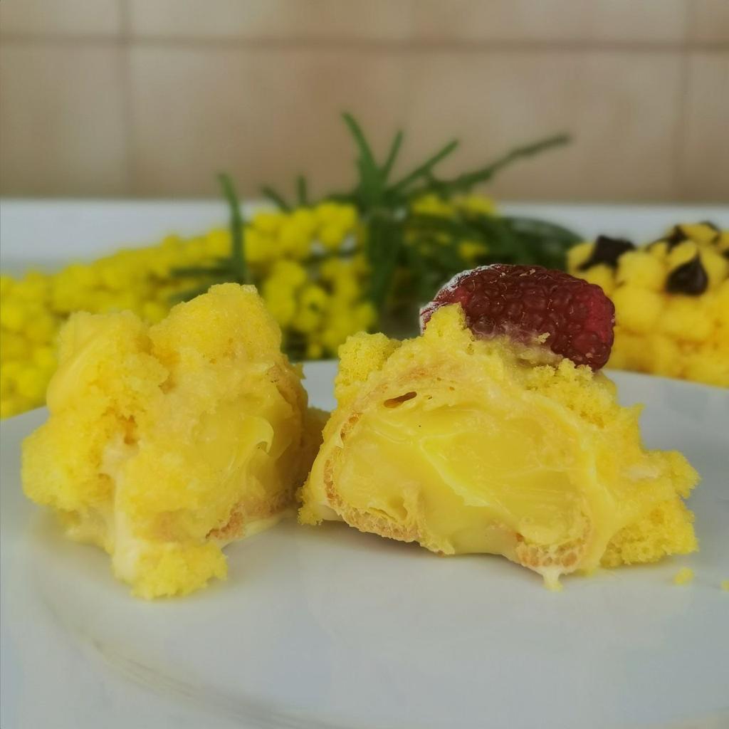 bigne Mimosa per la festa della donna