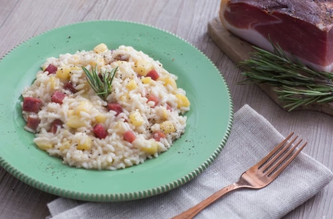 Mele: gusto e benessere per la tua salute 4 Risotto mele e spek